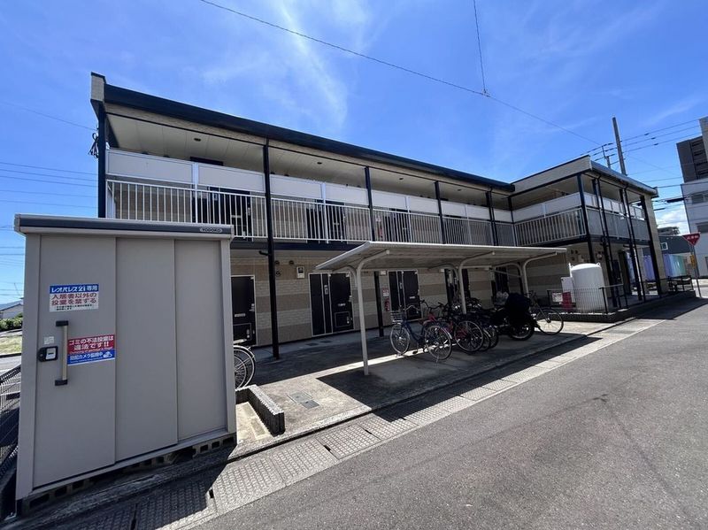 レオパレスレイクサイド平塚 エントランス