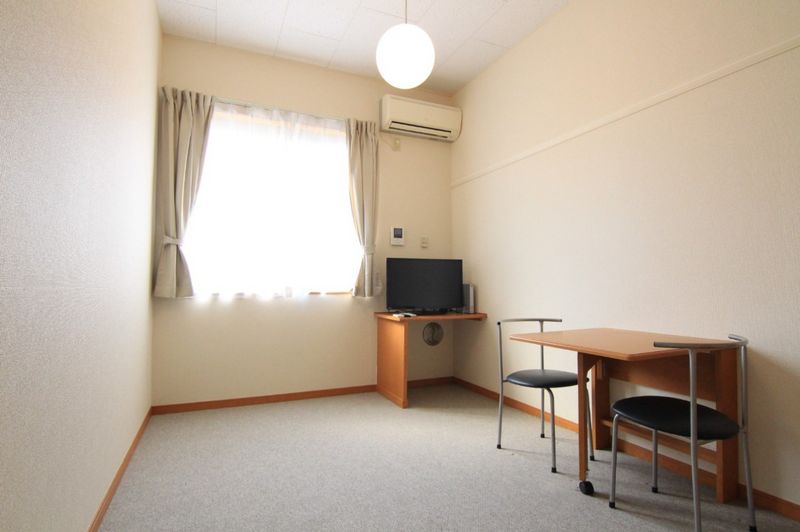 レオパレスみゆき 居間