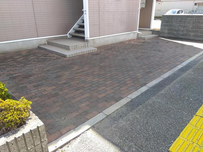 レオパレスプラバード エントランス