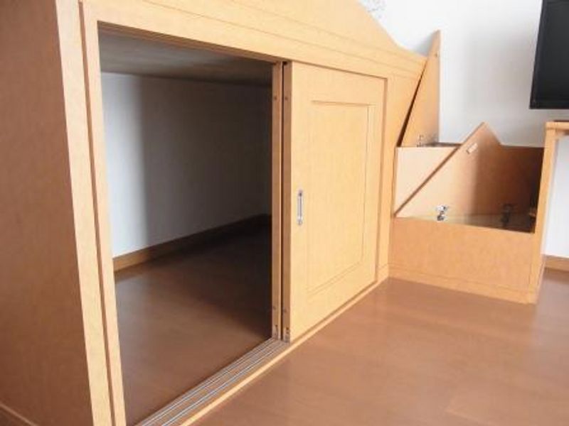 レオパレスプレミール 収納