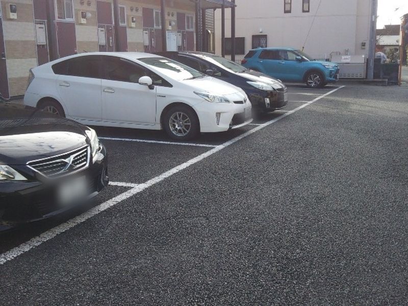 レオパレスメルベーユ参番館 駐車場