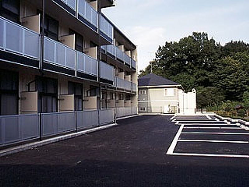 レオパレス富士見台 駐車場