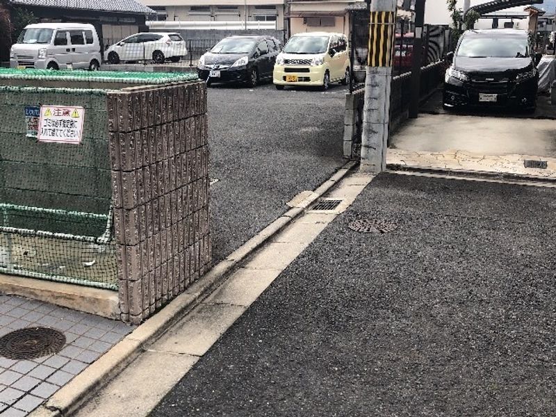 レオパレスウィン　ウィン 駐車場