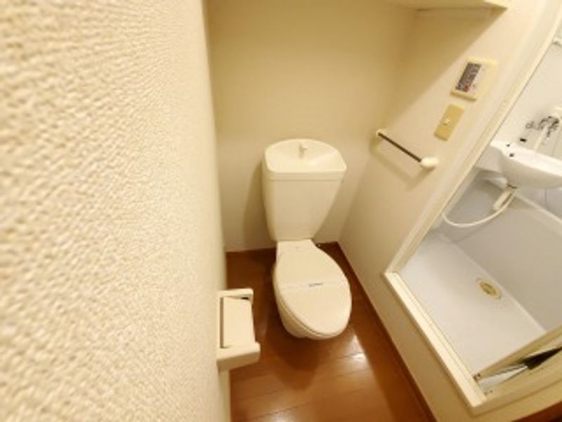 レオパレス千里山西 トイレ