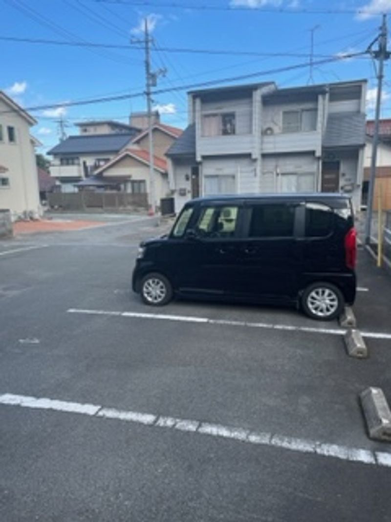 レオパレスアムールコート 駐車場