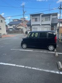レオパレスアムールコート 駐車場