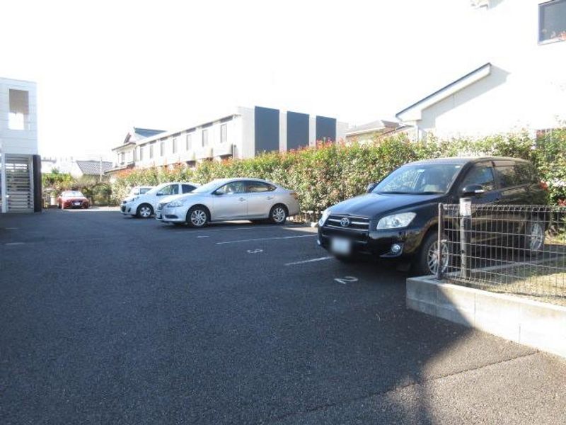 レオパレスフィオーレⅡ 駐車場