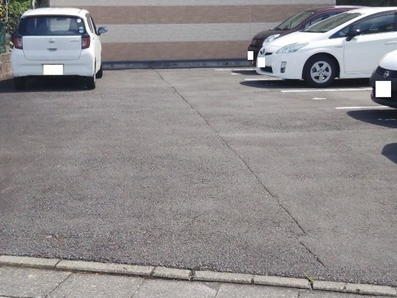レオパレスベローラ　オカベ 駐車場