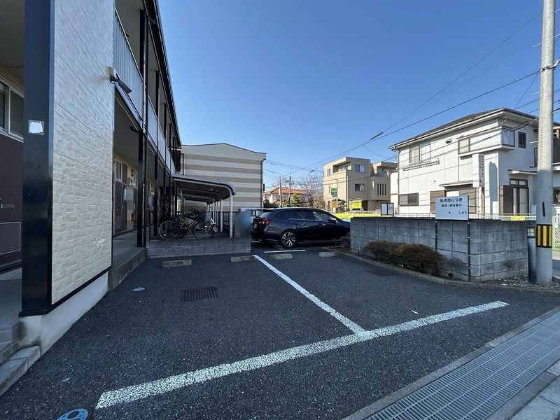 レオパレスＳＴフロント指扇 駐車場