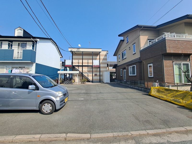 レオパレス花物語 駐車場