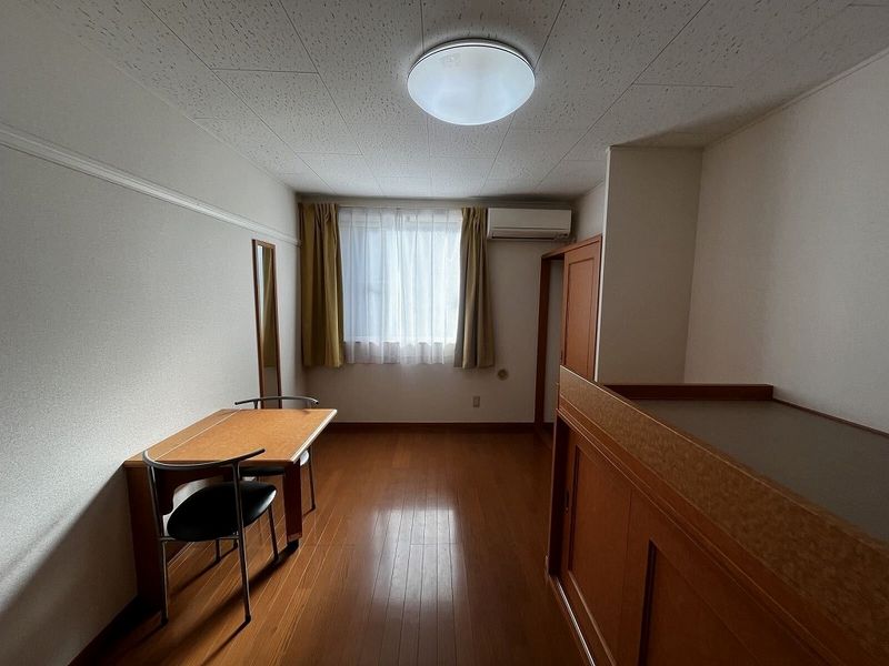 レオパレスウエストグリーンリバー 居間