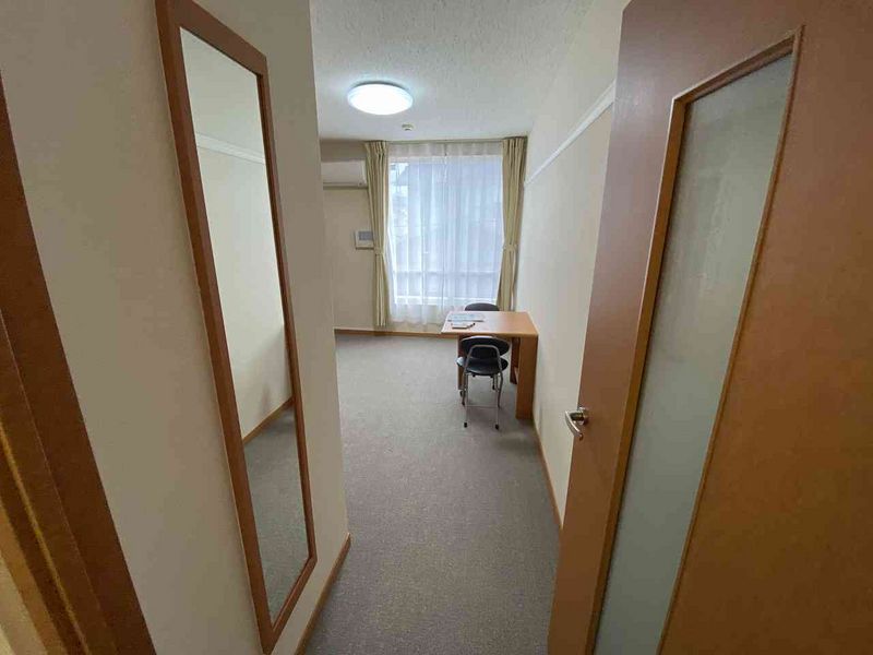 レオパレス下硯川 居間