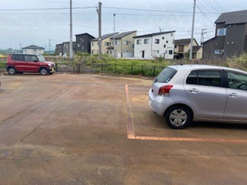 レオパレスりばぁーらぶⅡ 駐車場