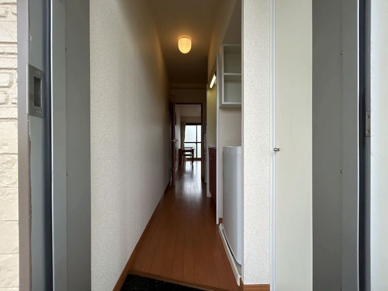 レオパレスミュウ 玄関