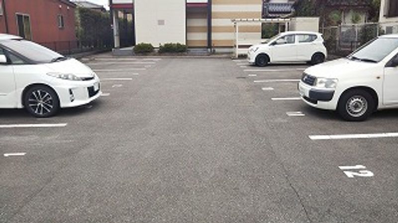 レオパレス山科ヒルズ 駐車場