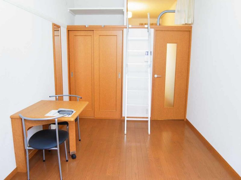 レオパレスフロンティア 居間