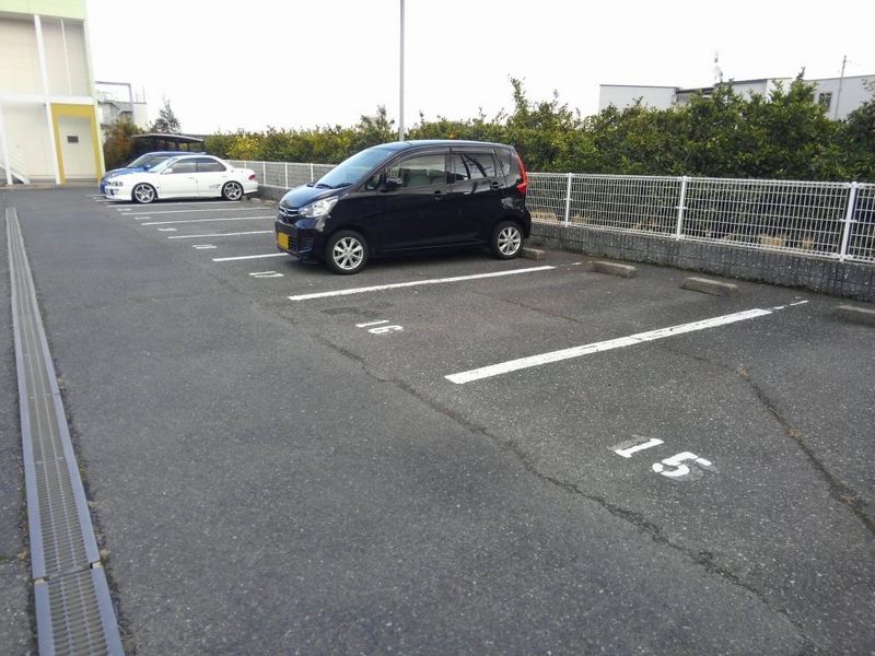 レオパレスクラウド 駐車場