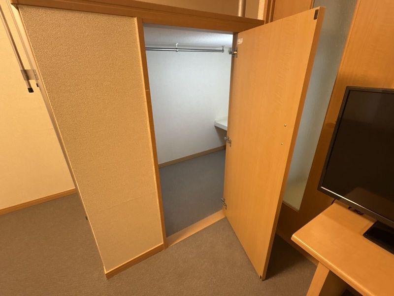 レオパレスラ　ソワ 収納