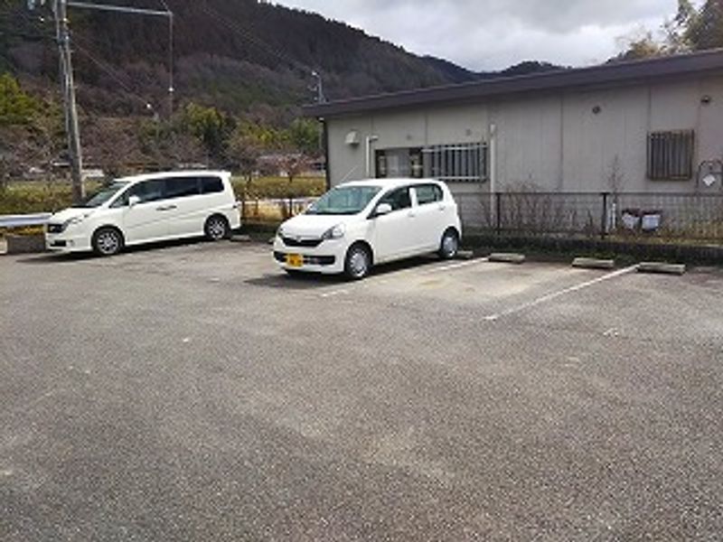 レオパレス貝野 駐車場