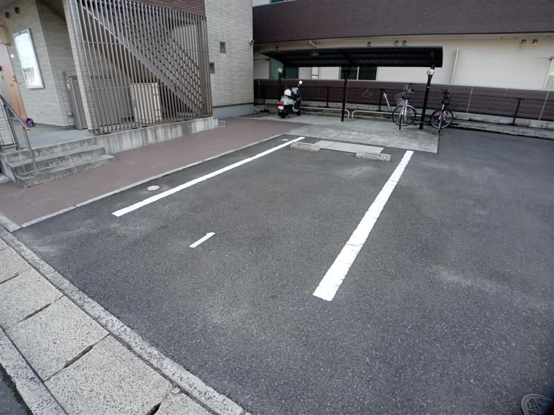 クレイノ沖 駐車場