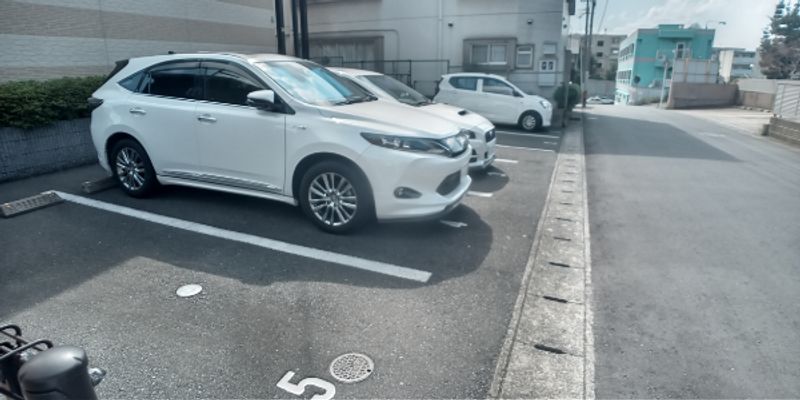 レオパレスシャローム 駐車場