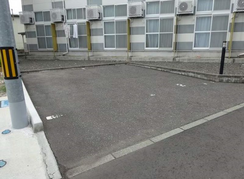 レオパレスドミール 駐車場