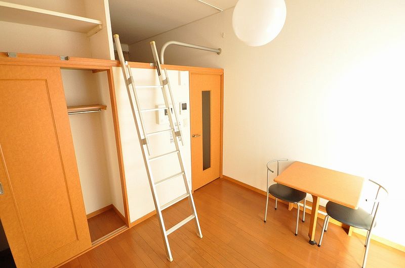レオパレスニュー北府 収納