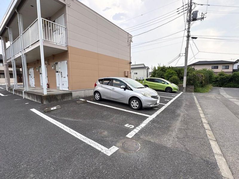 レオパレス８８８ 駐車場