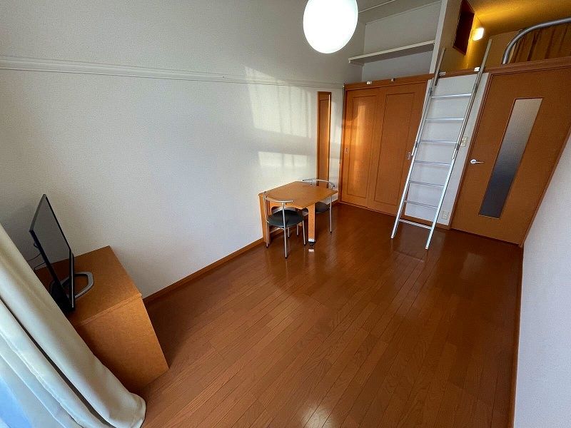 レオパレス１３ＳＴＯＮＥⅡ 居間