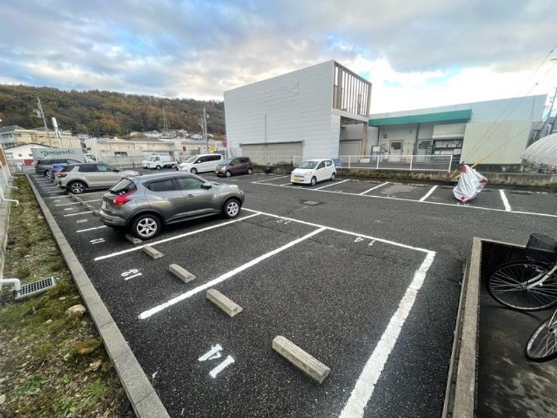 レオパレスＢＬＯＯＭ 駐車場