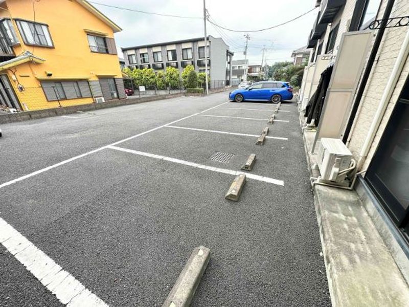 レオパレスアポロ 駐車場
