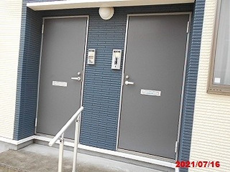 レオネクスト鈴 玄関