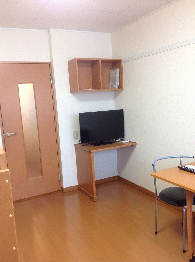 レオパレスウエスト　タウン 居間