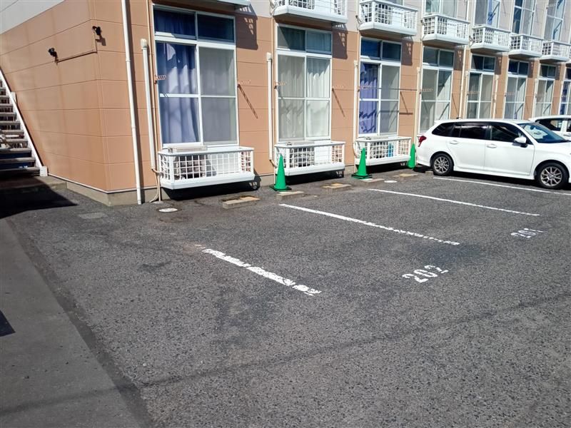 レオパレスディアコート 駐車場