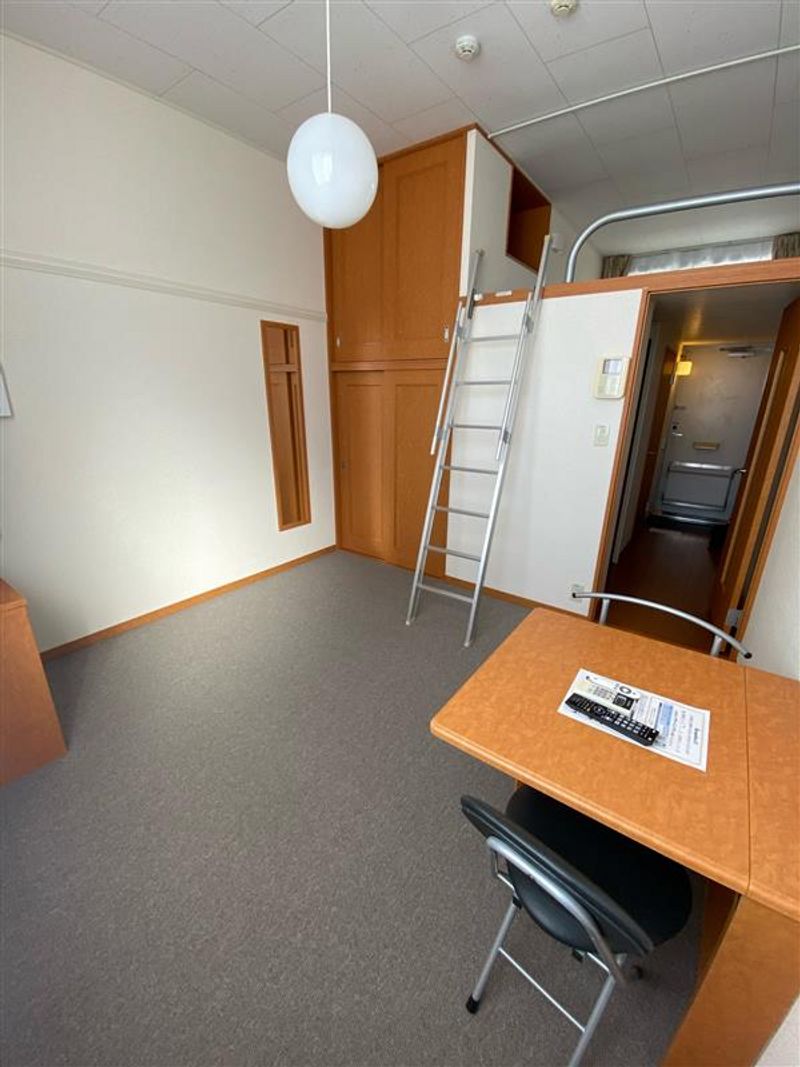 レオパレスアルバ 居間