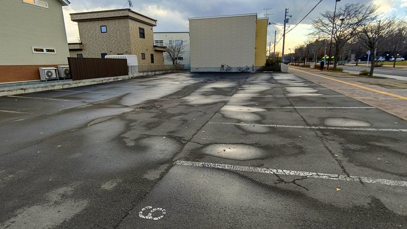 レオパレストゥイーナ 駐車場