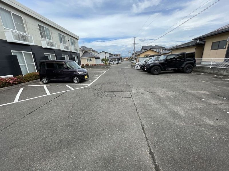 レオパレス中屋敷Ａ 駐車場