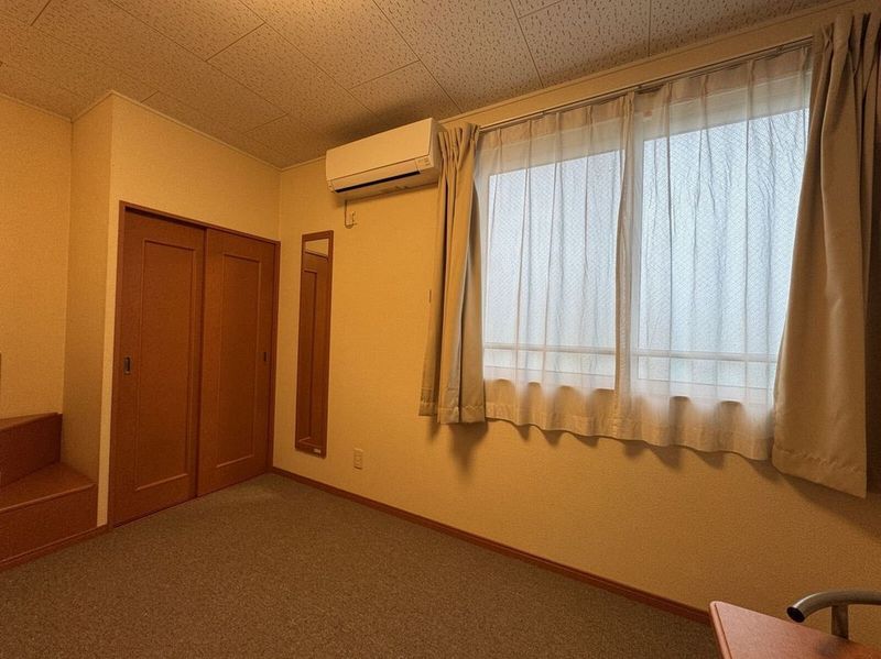 レオパレスかりがね 居間