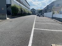 レオパレスアゼリアパーク 駐車場