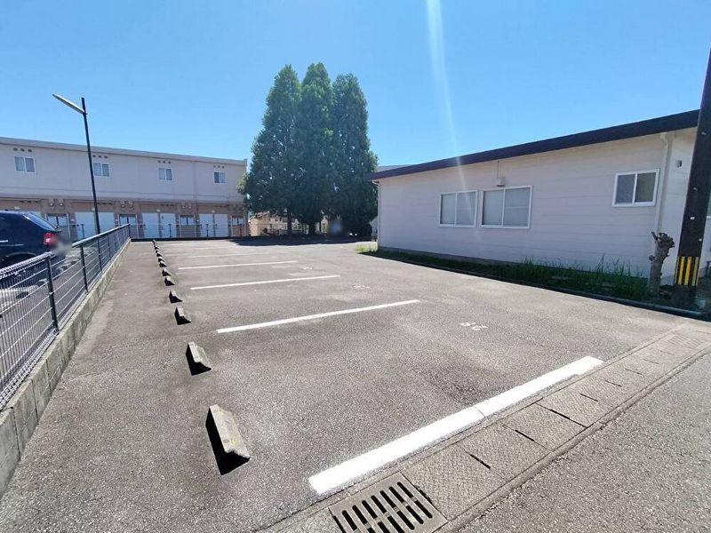 レオパレスサザーランド 駐車場