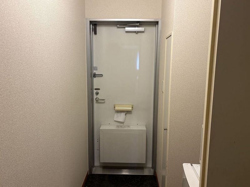 レオパレスパークサライ 玄関