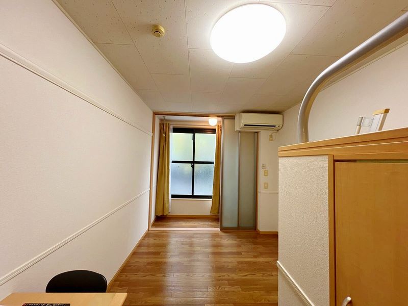 レオパレスＬＯＲＥＡ 居間