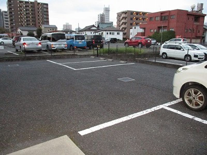 レオパレス今泉 駐車場