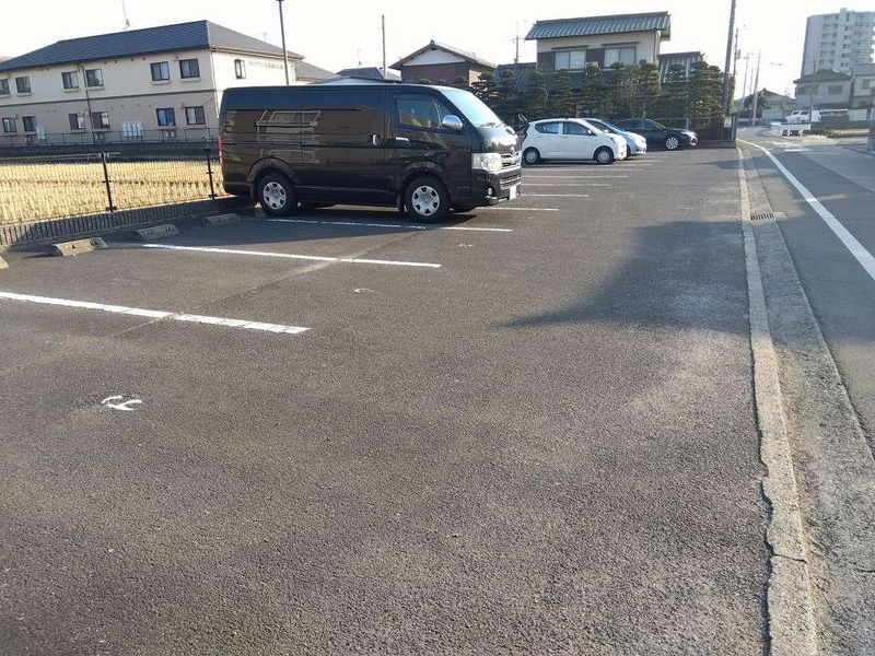 レオパレスＶｉｎｇｈｔＳｉｘ 駐車場