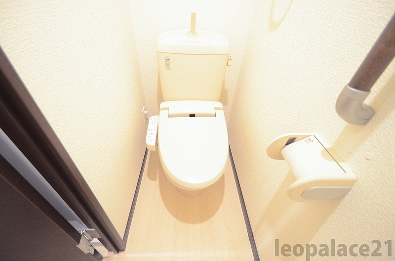 LEONEXT Sodehiro Nigoutou Toilet