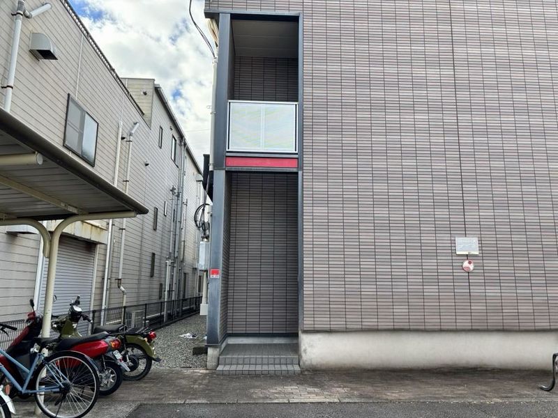 レオパレス花 エントランス