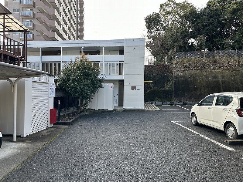 レオパレス御本丸弐番館 駐車場