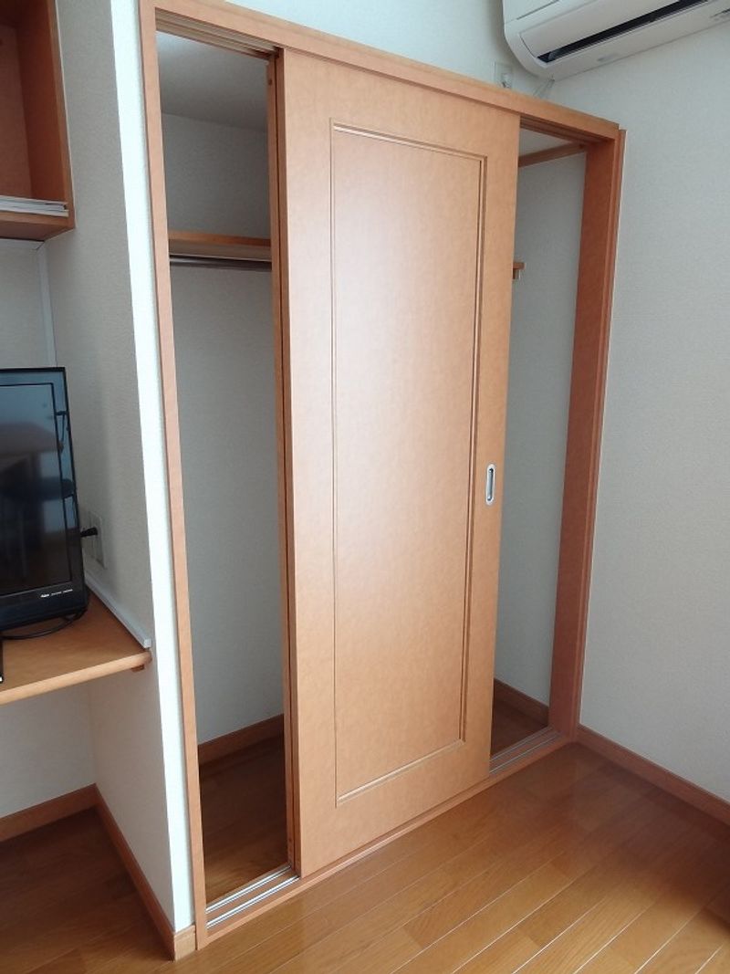 レオパレストランタン 収納