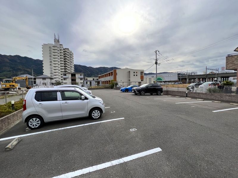 レオネクスト海南名高 駐車場