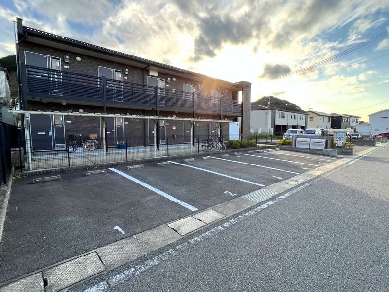 レオネクストアルヴィータ 駐車場